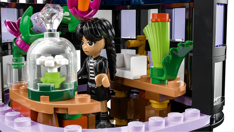 LEGO Wednesday Black Dahlia Flower - 76784