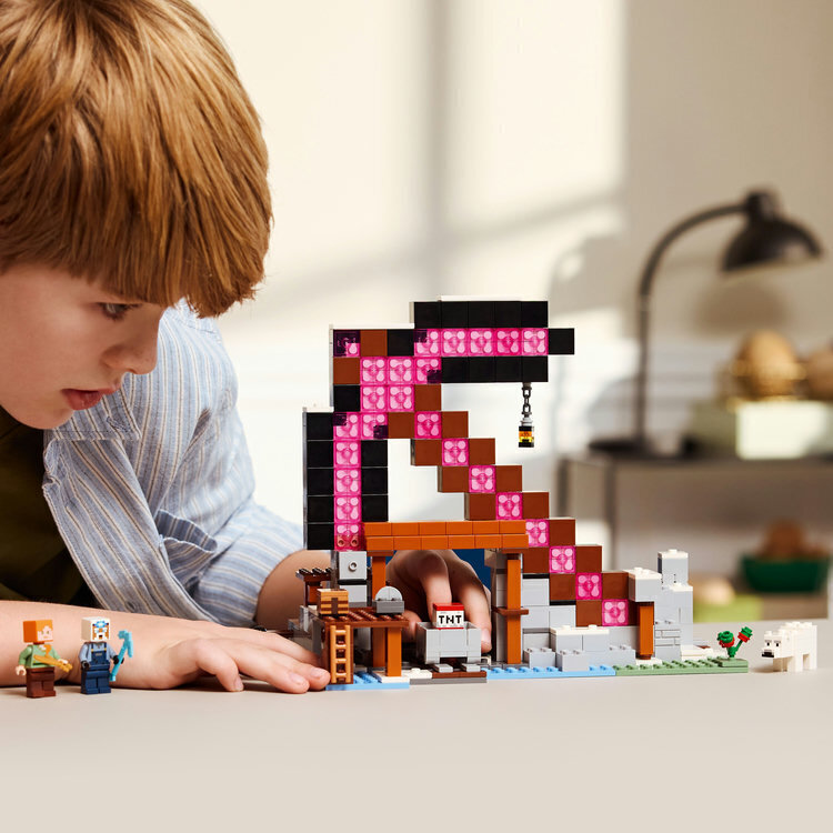LEGO Minecraft The Pickaxe Mine - 21277