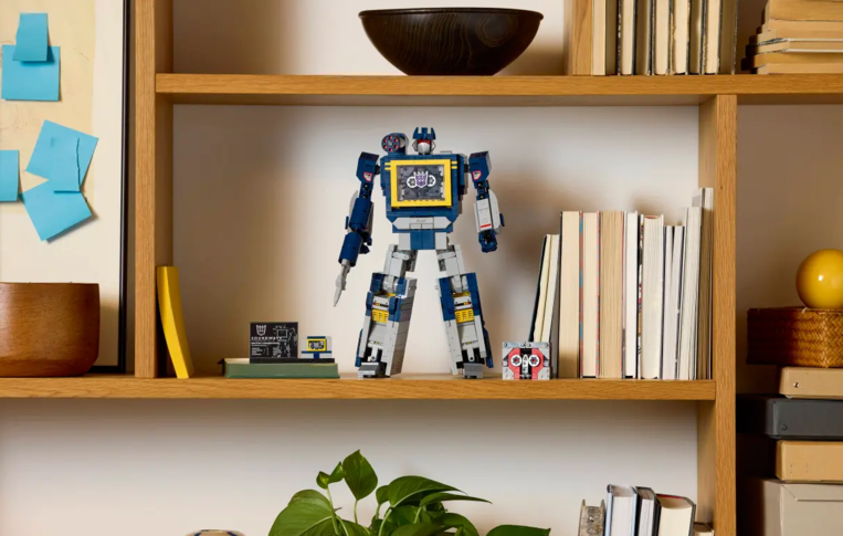 LEGO Icons Transformers Soundwave - 10358