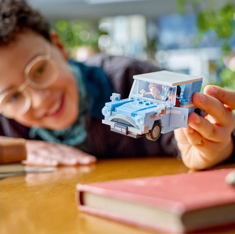 LEGO Harry Potter Flying Ford Anglia - 76424
