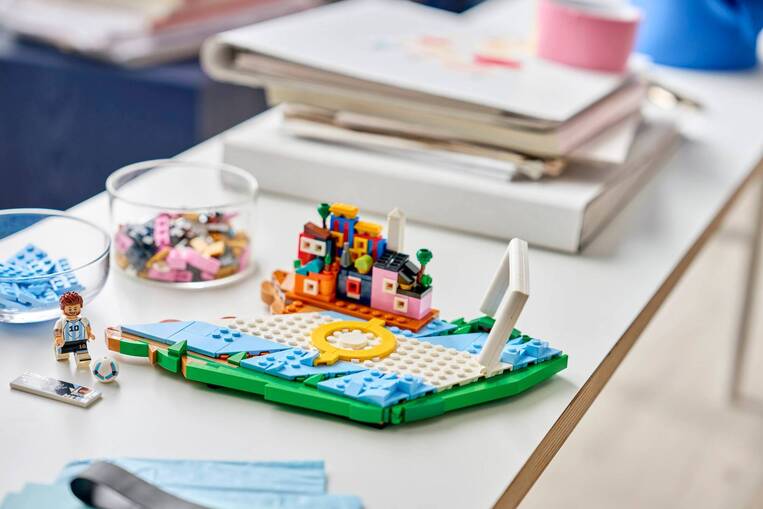 LEGO Lionel Messi Football Highlights - 43011