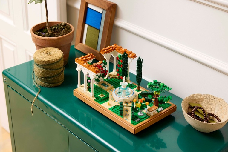 LEGO Icons Fountain Garden - 10359