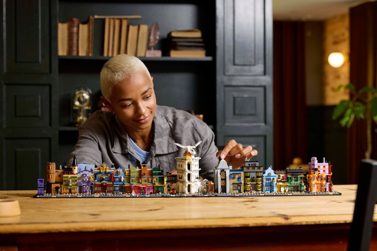 LEGO Harry Potter Diagon Alley Wizarding Shops - 76444