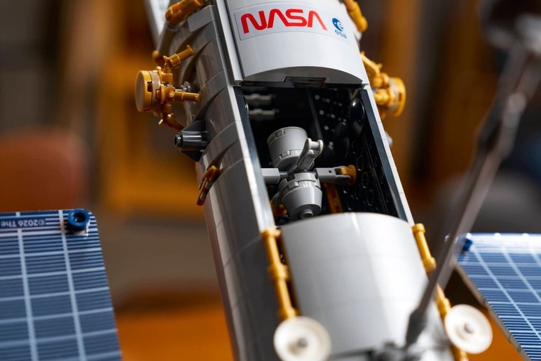 LEGO Hubble Space Telescope - 11382