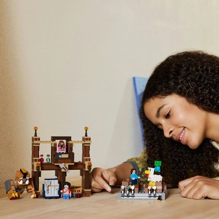 LEGO Minecraft Woodland Mansion Fighting Ring - 21272