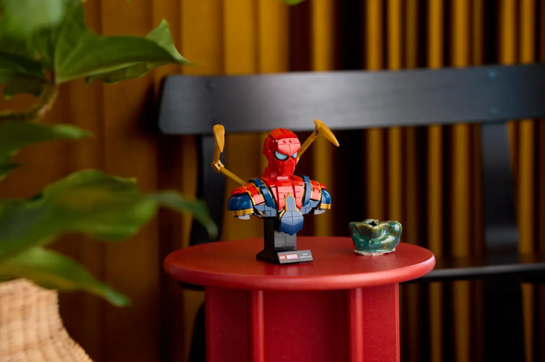 LEGO Iron Spider-Man Bust - 76326 