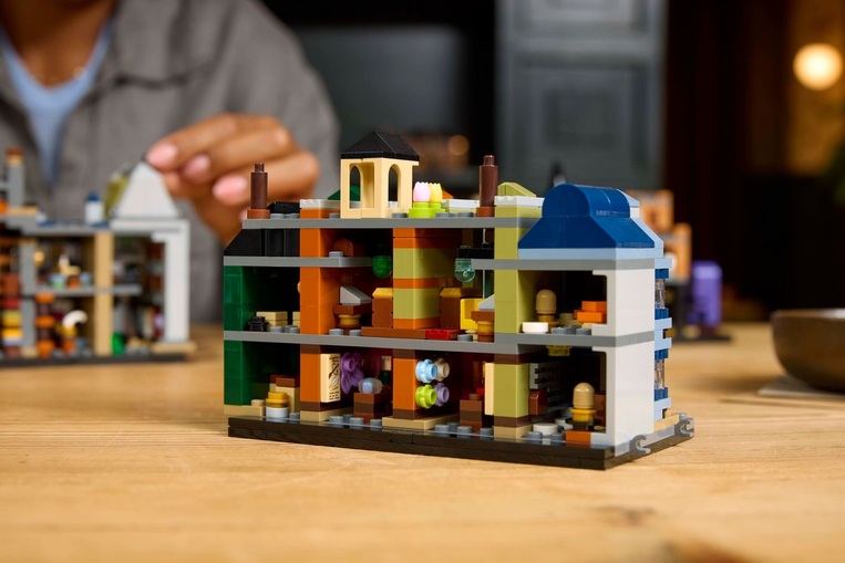 LEGO Harry Potter Diagon Alley Wizarding Shops - 76444