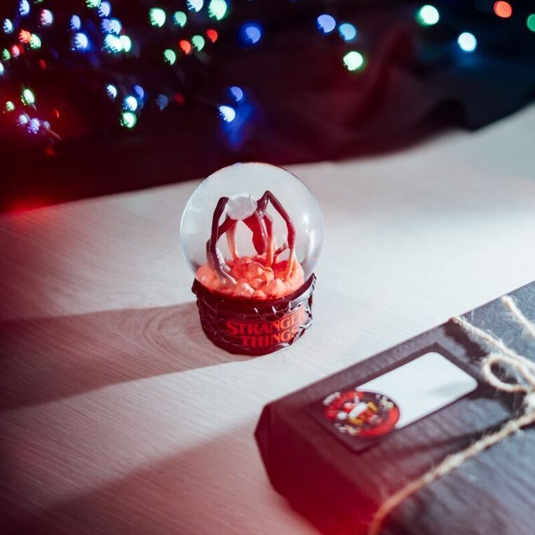 Stranger Things Snowball - BN006