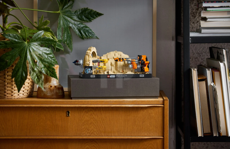 LEGO Star Wars Mos Espa Podrace Diorama - 75380