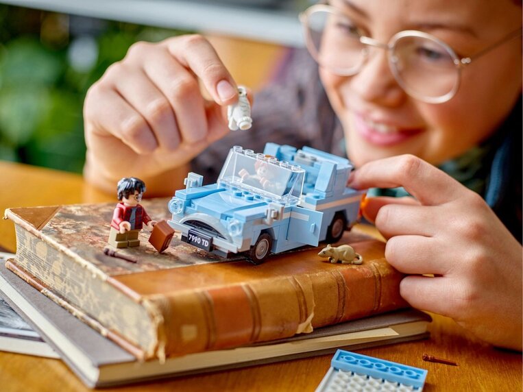 LEGO Harry Potter Flying Ford Anglia - 76424