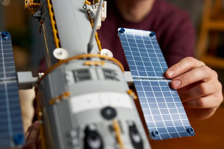 LEGO Hubble Space Telescope - 11382