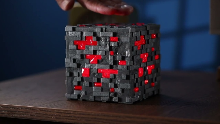 Minecraft Redstone Ore Illuminating Collector Replica - NN3725