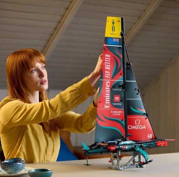LEGO Emirates Team New Zealand Ac75 Yacht - 42174