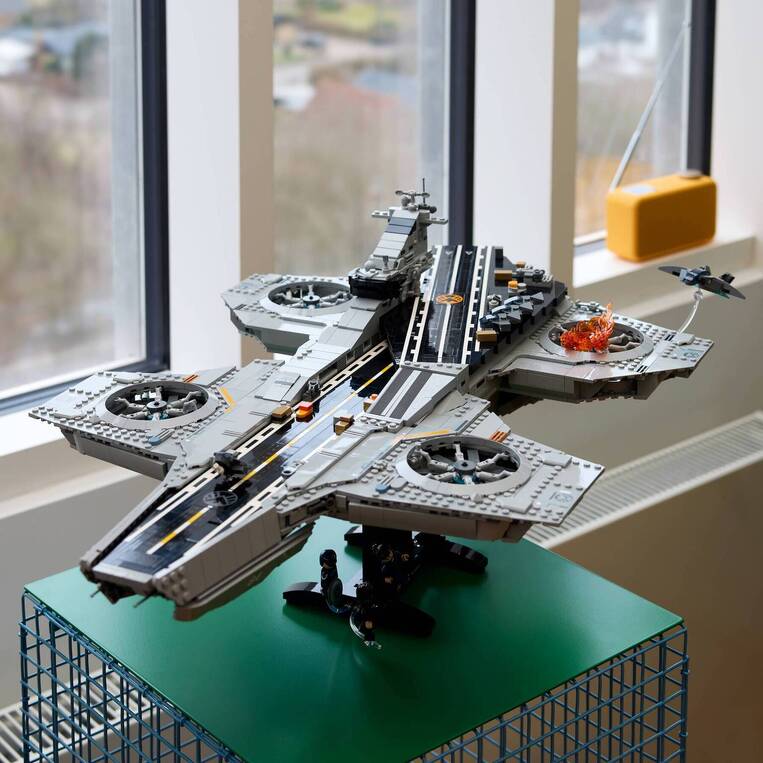 LEGO Marvel S.H.I.E.L.D. Helicarrier - 76354