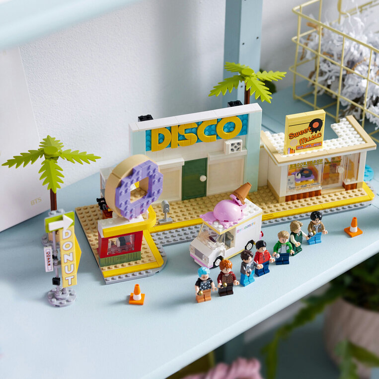 LEGO Ideas BTS Dynamite - 21339
