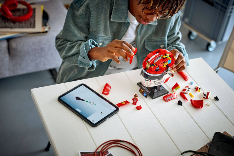 LEGO Scuderia Ferrari HP Charles Leclerc Helmet - 43014