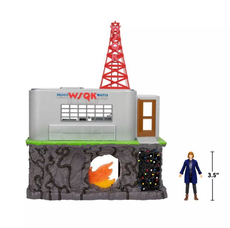 Stranger Things WSQK Radio Station Playset with Robin 4-inch Figure - STRT030