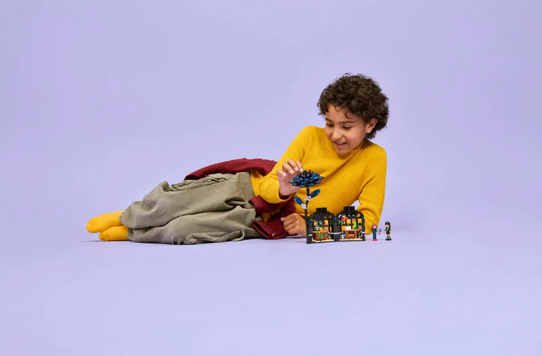 LEGO Wednesday Black Dahlia Flower - 76784