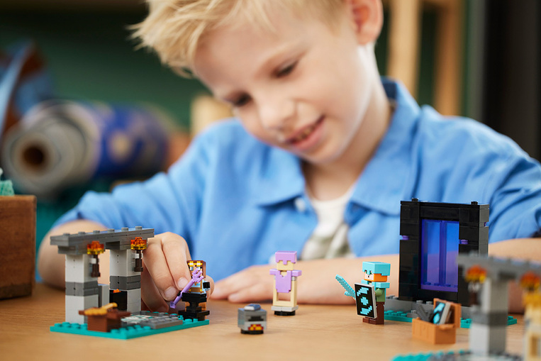 LEGO Minecraft The Armory - 21252