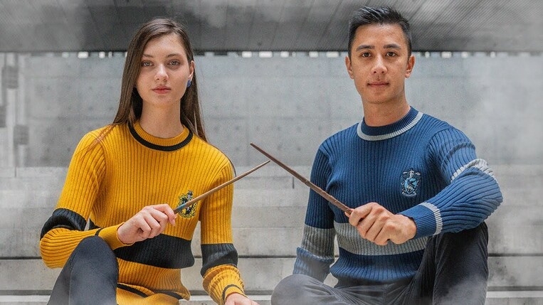 Harry Potter Hufflepuff Quidditch Sweater - CR1524- XL