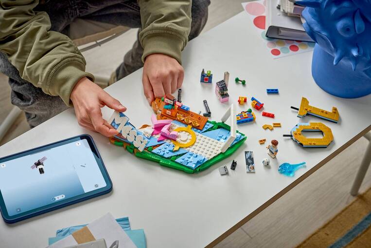 LEGO Lionel Messi Football Highlights - 43011