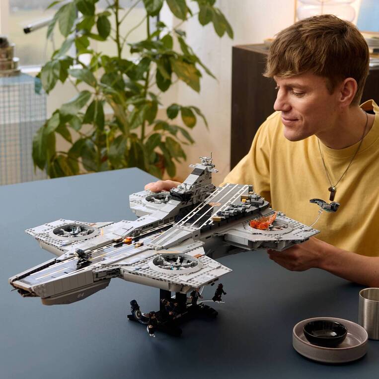 LEGO Marvel S.H.I.E.L.D. Helicarrier - 76354