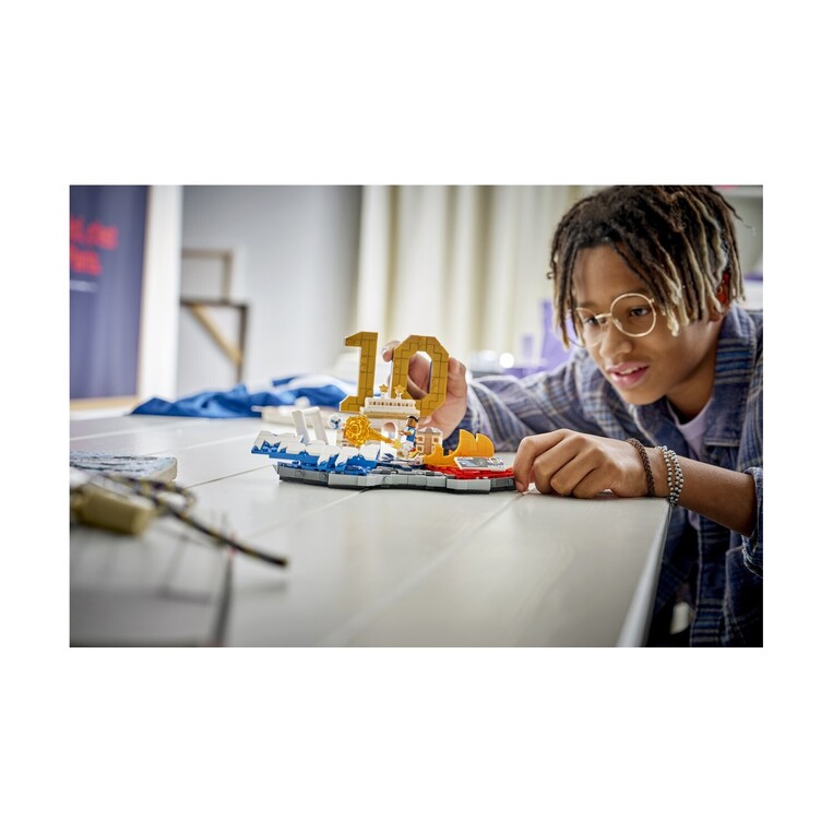 LEGO Kylian Mbappé Football Highlights - 43013