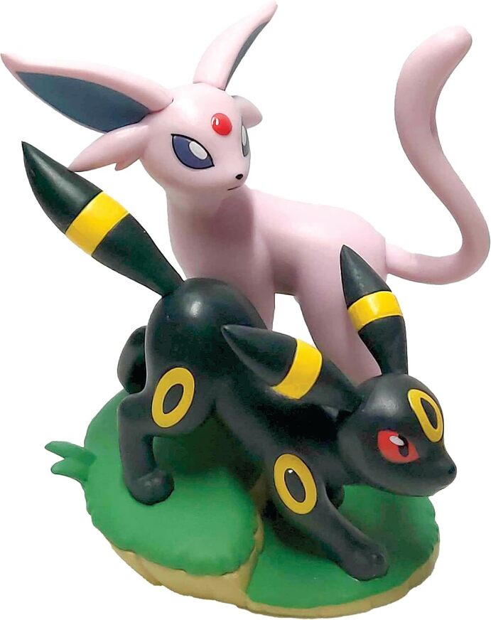 Pokémon TCG: Scarlet & Violet—Prismatic Evolutions Premium Figure Collection - POK100301