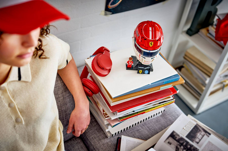 LEGO Scuderia Ferrari HP Charles Leclerc Helmet - 43014