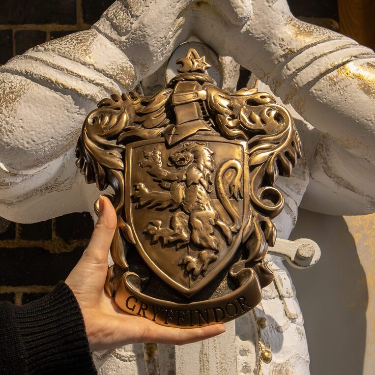 Harry Potter Gryffindor TM House Crest- NN7742