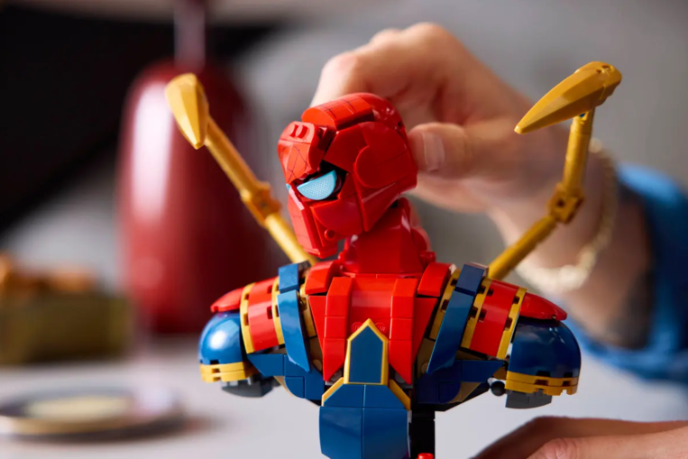 LEGO Iron Spider-Man Bust - 76326 