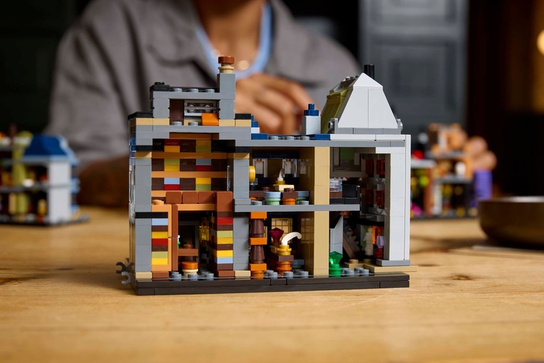 LEGO Harry Potter Diagon Alley Wizarding Shops - 76444