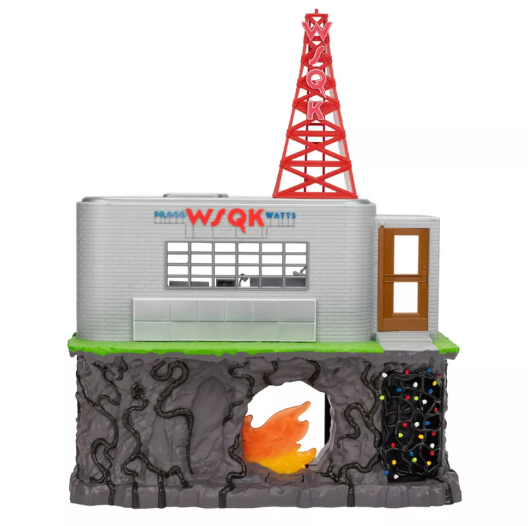 Stranger Things WSQK Radio Station Playset with Robin 4-inch Figure - STRT030