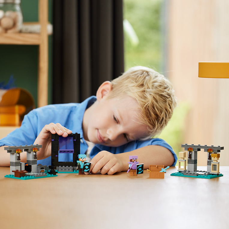 LEGO Minecraft The Armory - 21252