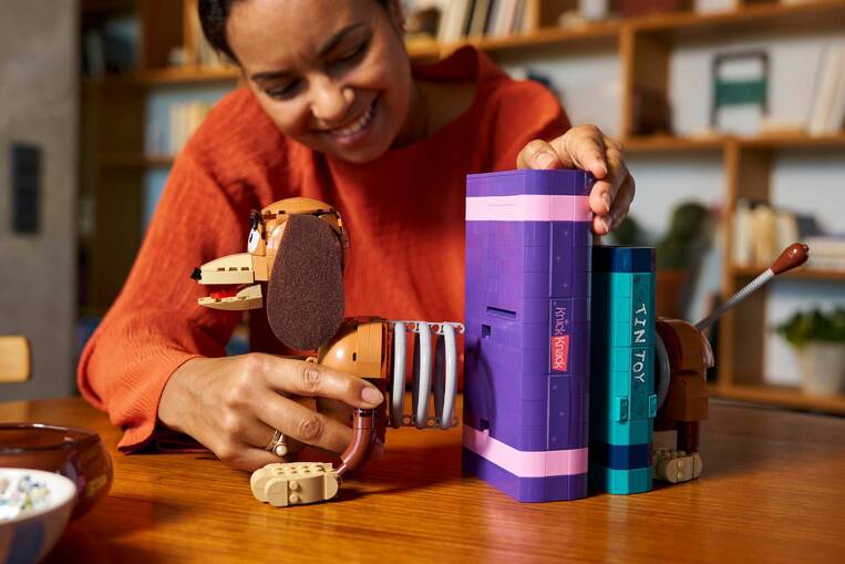 LEGO Disney Pixar Toy Story Slinky Dog Bookends - 43301