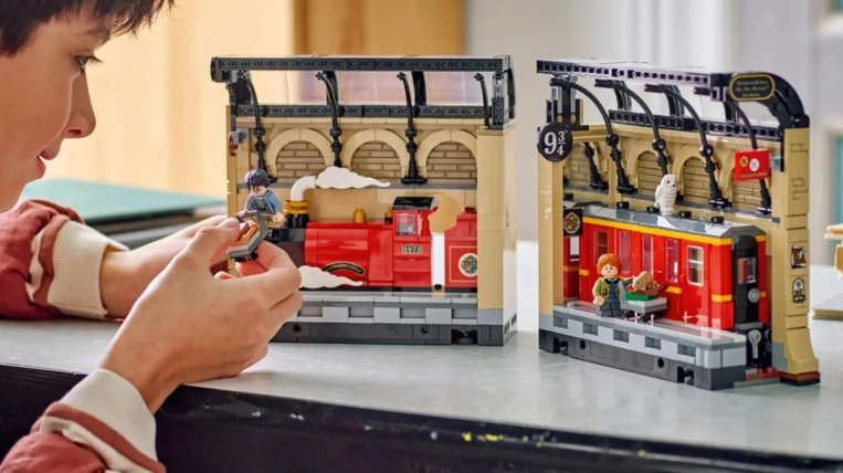 LEGO Harry Potter Book Nook: Hogwarts Express - 76450
