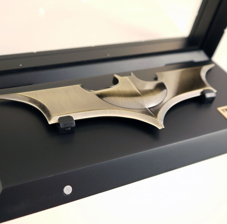 DC Comics - Batman The Dark Knight Trilogy - The Batarang - NN4129