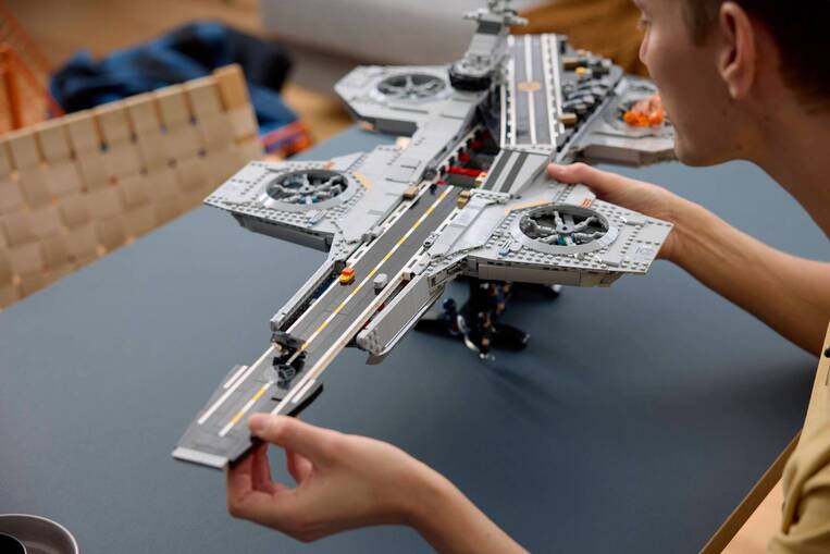 LEGO Marvel S.H.I.E.L.D. Helicarrier - 76354