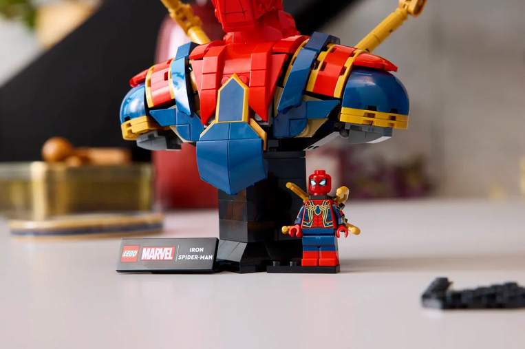 LEGO Iron Spider-Man Bust - 76326 