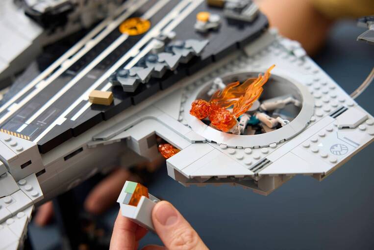LEGO Marvel S.H.I.E.L.D. Helicarrier - 76354