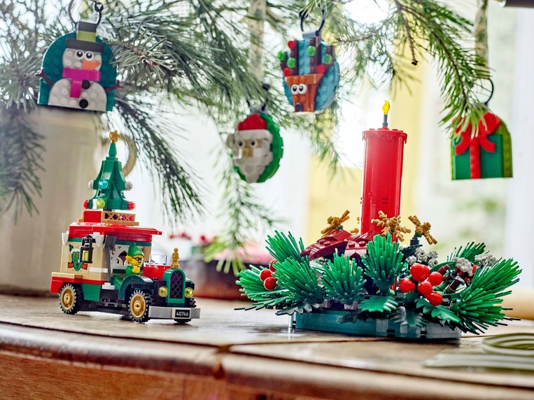 LEGO Santa's Delivery Truck - 40746