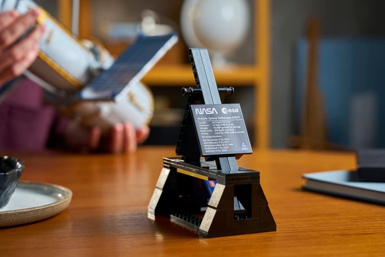 LEGO Hubble Space Telescope - 11382