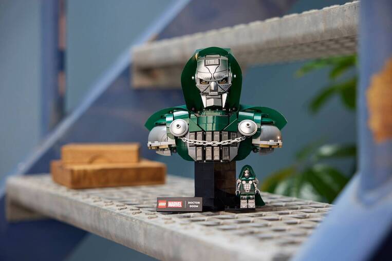 LEGO Marvel Doctor Doom Bust - 76345