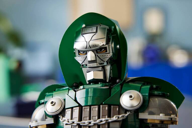 LEGO Marvel Doctor Doom Bust - 76345