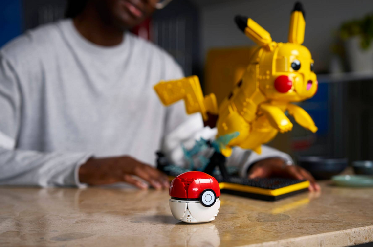 LEGO Pokemon Pikachu and Poké Ball - 72152